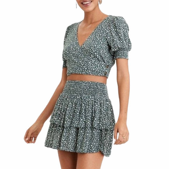 ✨2 for 15$✨American Eagle Crop Top In Green and White Floral - Picture 1 of 12